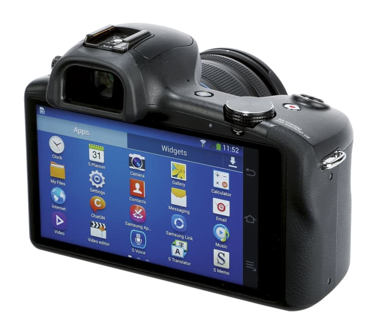 The Samsung Galaxy NX - Running Android