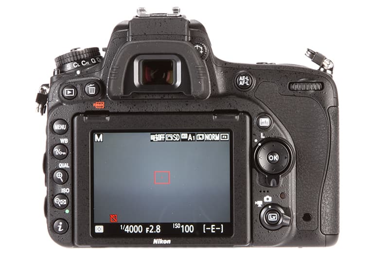 Canon EOS 6D Mark II vs Nikon D750