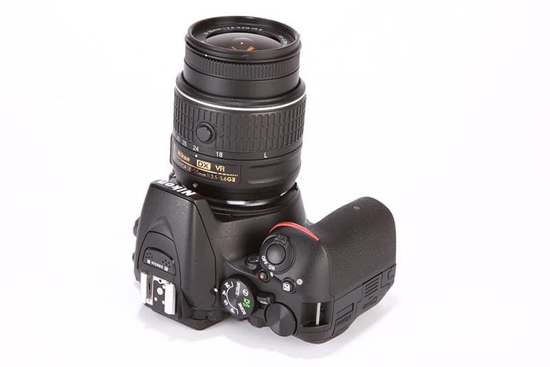Nikon D5500 Review - deep grip