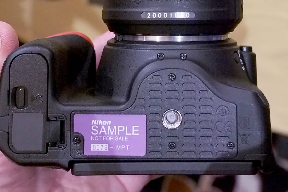 The Nikon D5500 has a deeply-scalloped grip