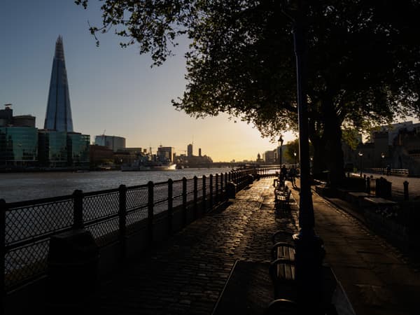 Olympus M.Zuiko Digital ED 7-14mm sample image, London, Thames riverbank with trees and benches the Shard in the background at sunset