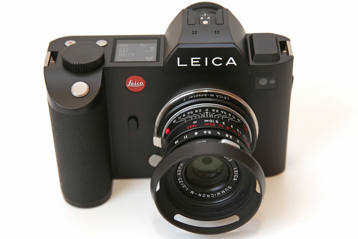 Leica M-mount lenses can be used via the existing mount adapter