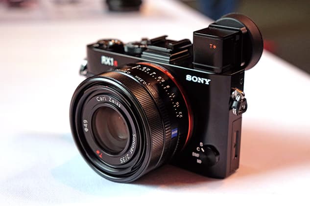 I owned the Sony RX1R II and sold it – the RX1R III is ALMOST the perfect upgrade