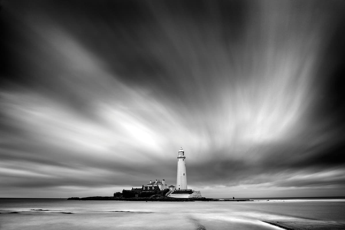 St Mary’s Island, Tyne & Wear. Black and white long exposure recorded the streaky sky in this scene. Canon EOS 5DS, 24-70mm, 111 seconds @ f/11, ISO 100