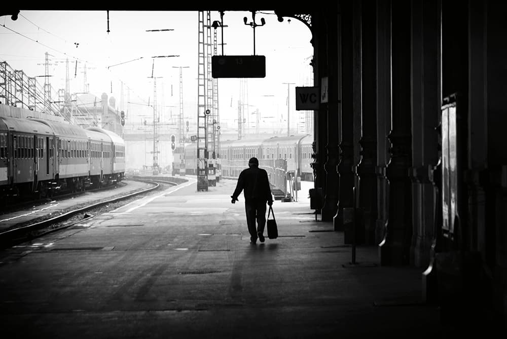 erwin vindl silhouettes train station