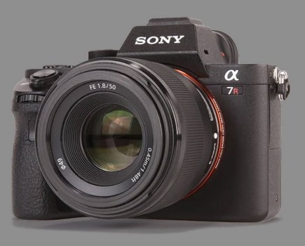 Sony FE 50mm F1.8 on Sony A7R E-mount mirrorless camera.