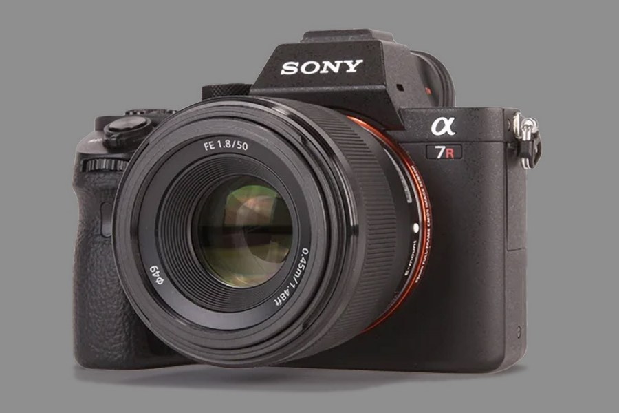 Sony FE 50mm F1.8 on Sony A7R E-mount mirrorless camera.