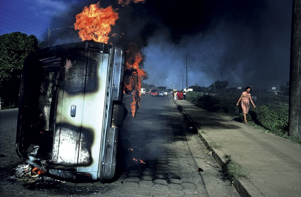 Nicaragua Susan Meiselasb burning car
