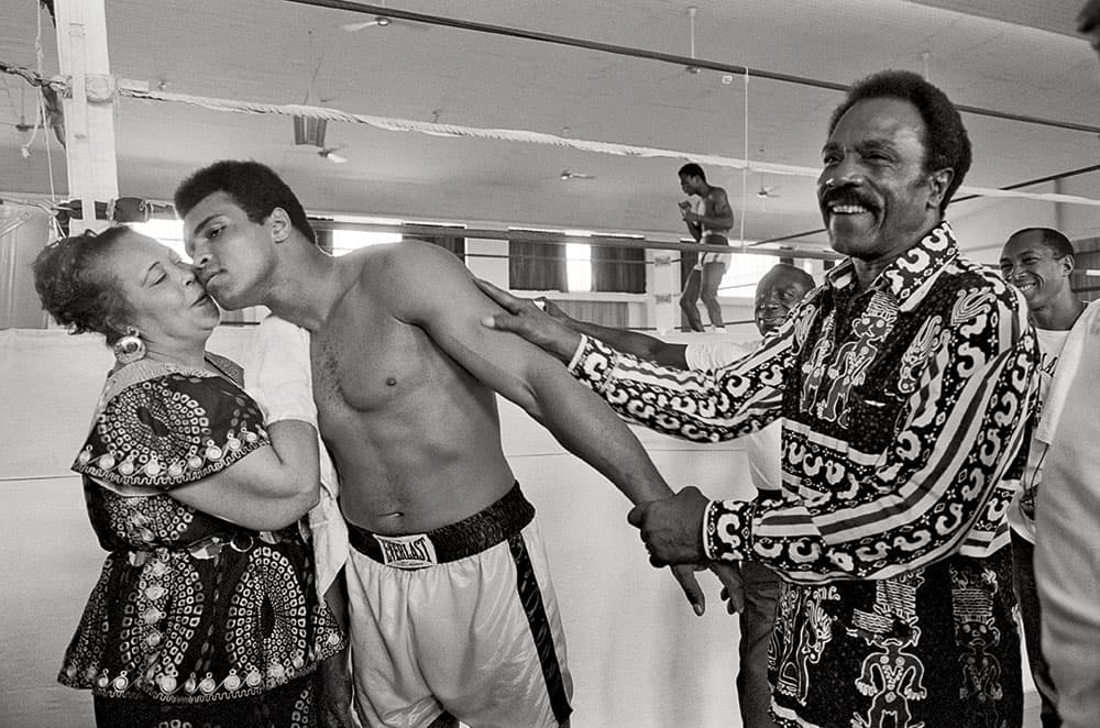 Neil Leifer Muhammad Ali and his mother and father