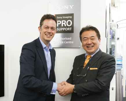 David Garratt and Yosuke Aoki shaking hands at new Sony Support Centre