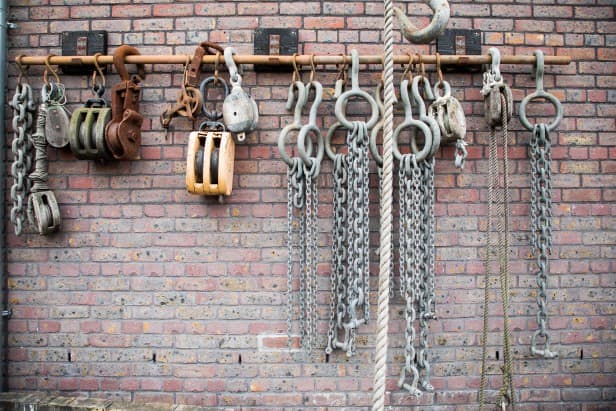 Canon EF 24-105mm f/4L IS II USM sample image, various chains and pulleys hanging on a brick wall