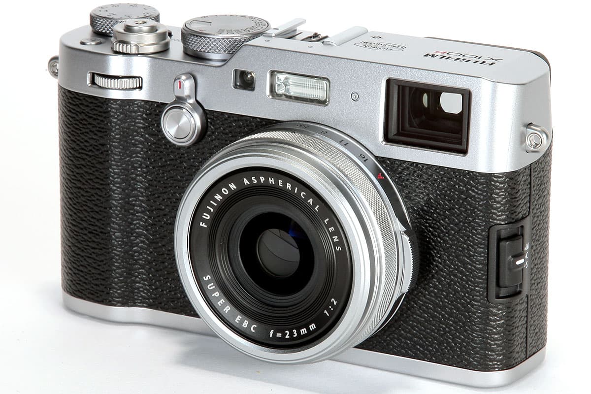 With its classic design the X100F is very pretty indeed