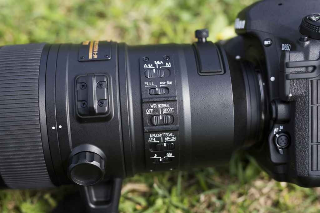 Nikon AF-S NIKKOR 180-400mm f/4E TC1.4 FL ED VR side switches