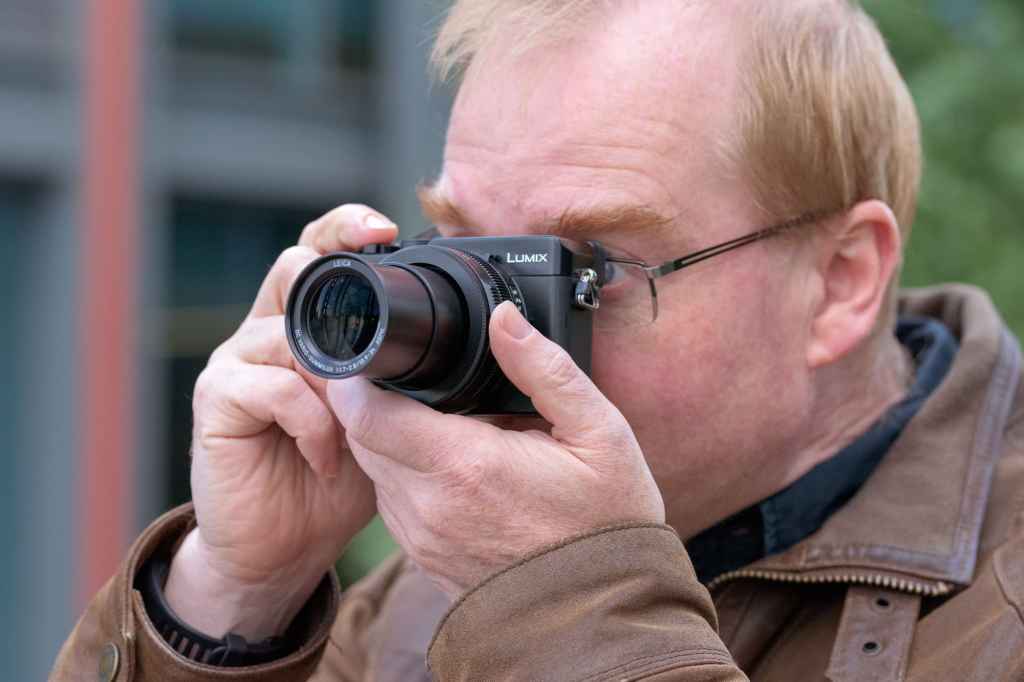 Lumix LX100 II shooting through the viewfinder
