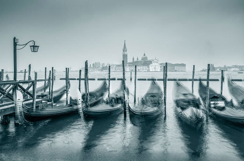 creative blurring gondolas