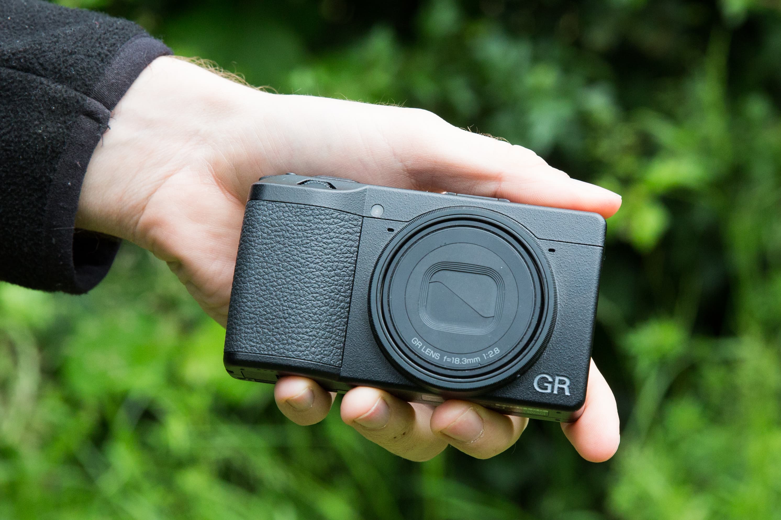 今年人気のブランド品や RICOH GR3 室内数回使用のみ 付属品完備