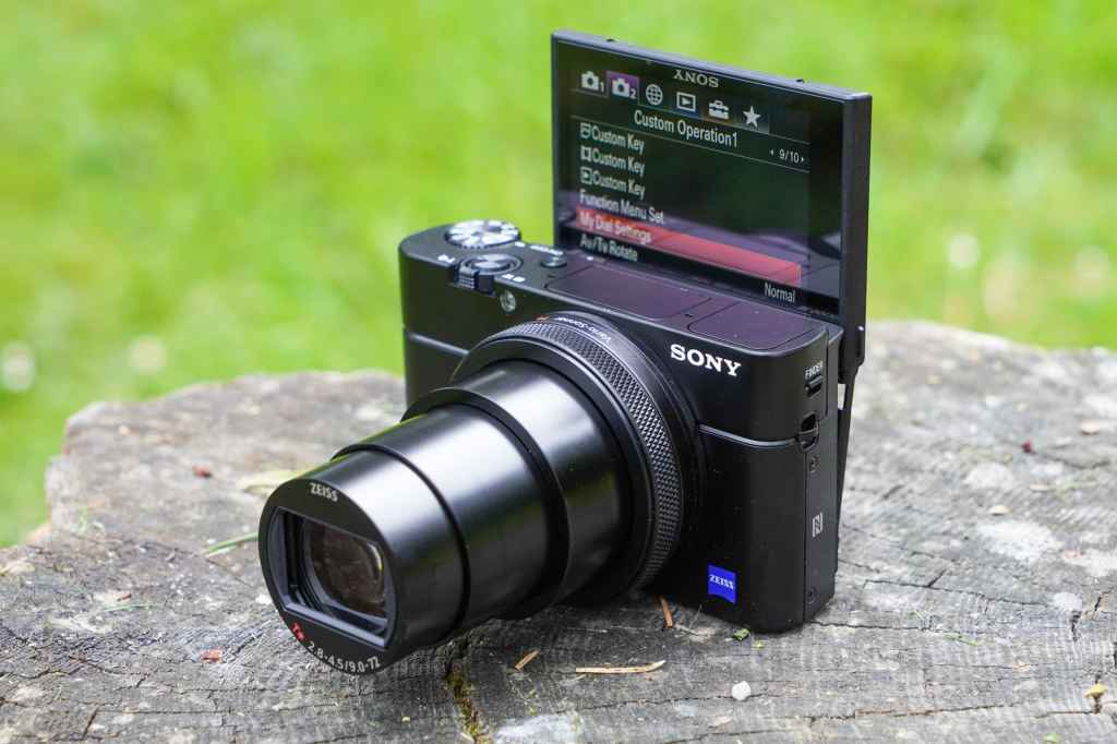 Sony RX100 VII Cyber-shot Digital Camera - DSC-RX100M7