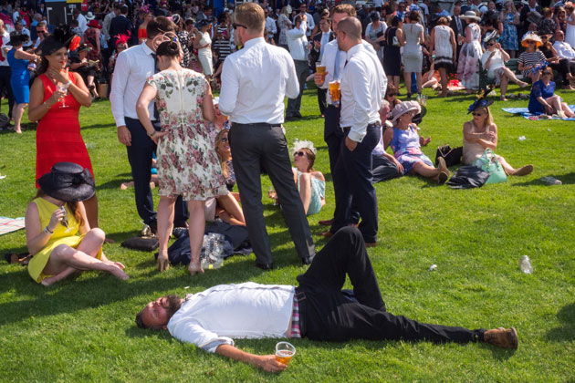 Viewpoint drinkers at Ascot