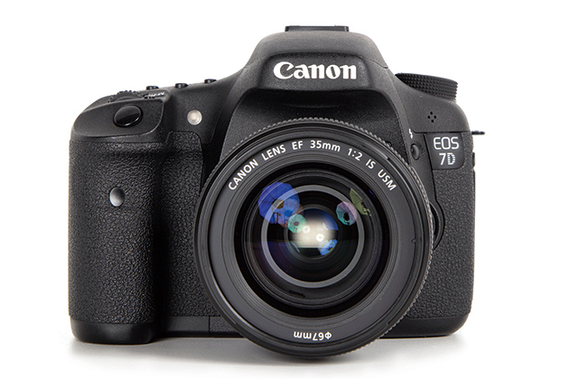 Canon EOS 7D front