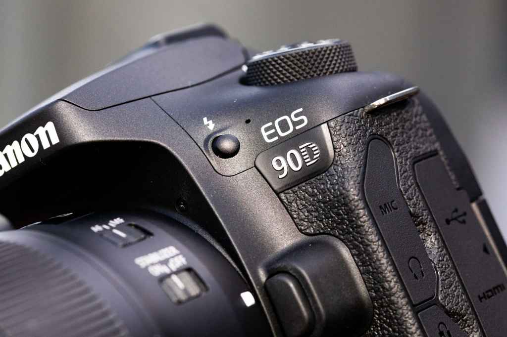 Canon EOS 90D built in flash button