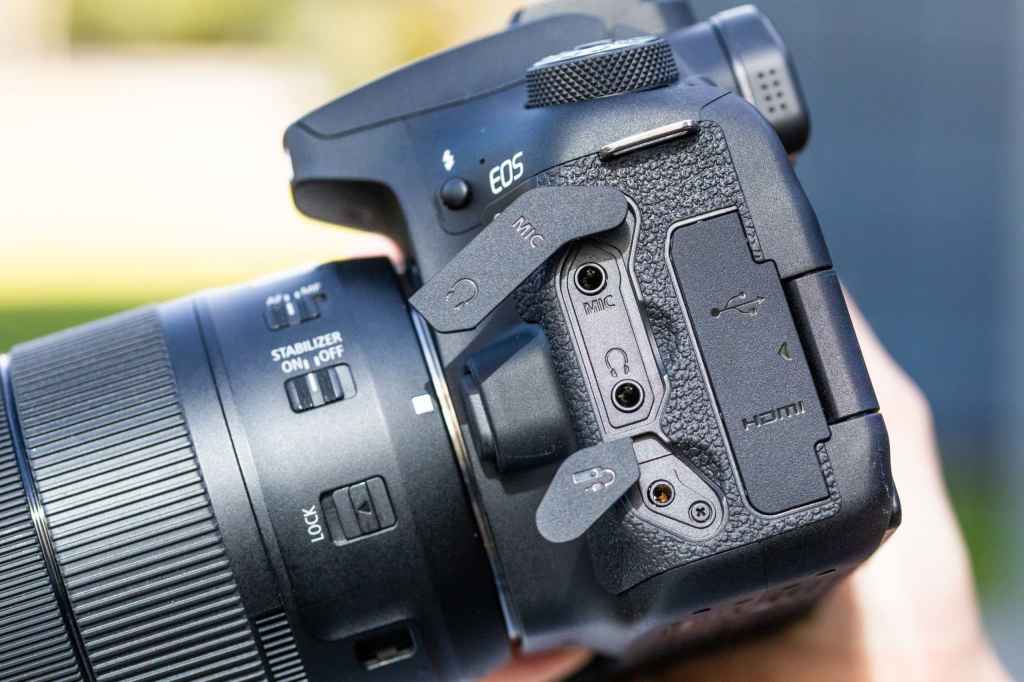 Canon EOS 90D microphone and headphone connection