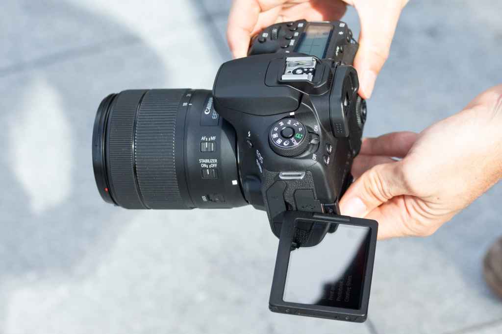 Canon EOS 90D articulating LCD 