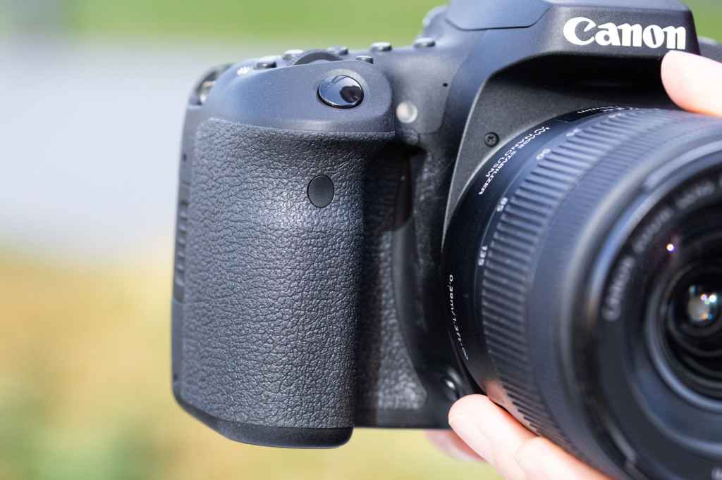 Canon 90D handgrip