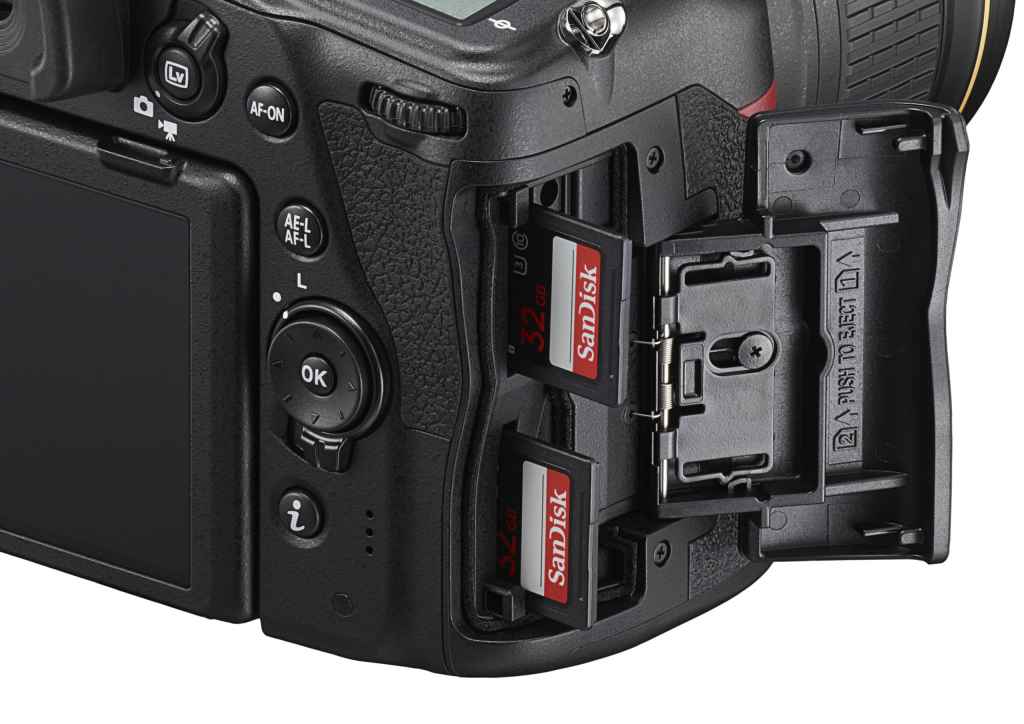 Nikon D780 Dual SD card slots