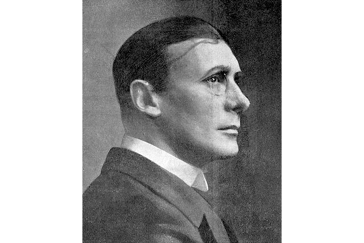 Noel Pemberton Billing in a picture released to the press in 1916. (Public domain via Wikimedia Commons)