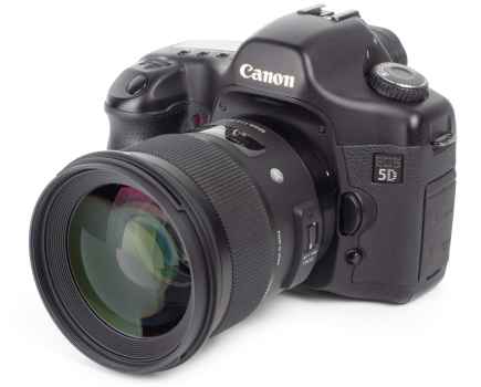 Canon Sigma 50mm F1.4 camera in black angled left