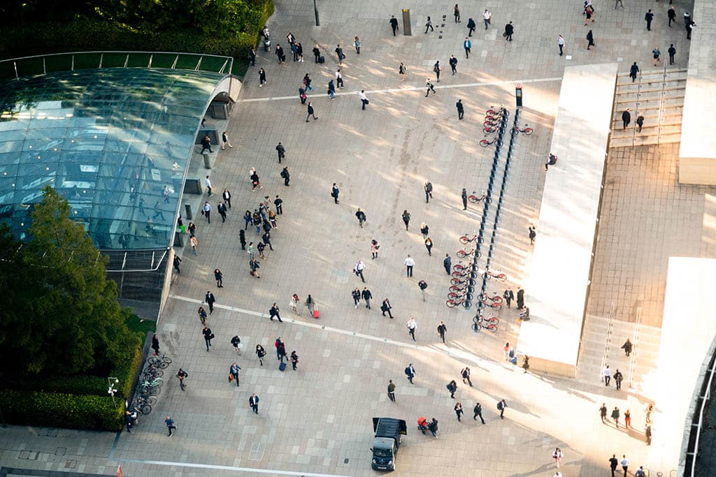 Aerial view of Canary wharf pedestrians manual focus