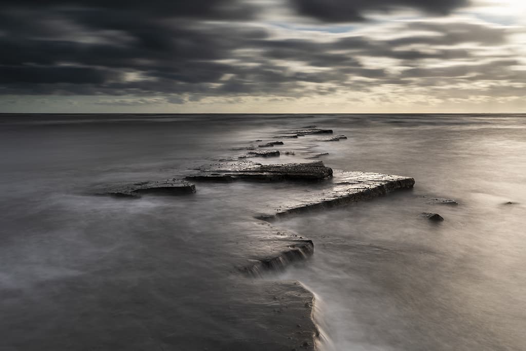 landscape photography, shooting landscape. Kimmeridge Bay, Dorset Nikon D810, 28mm, 13secs at f/11, ISO 64, LEE Filters 0.9 Hard Grad and LEE 0.9 ProGlass manual focus