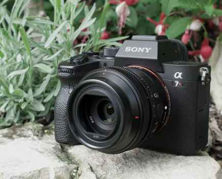 Sony FE 40mm f2.5 G Lens on the Sony A7R IV.