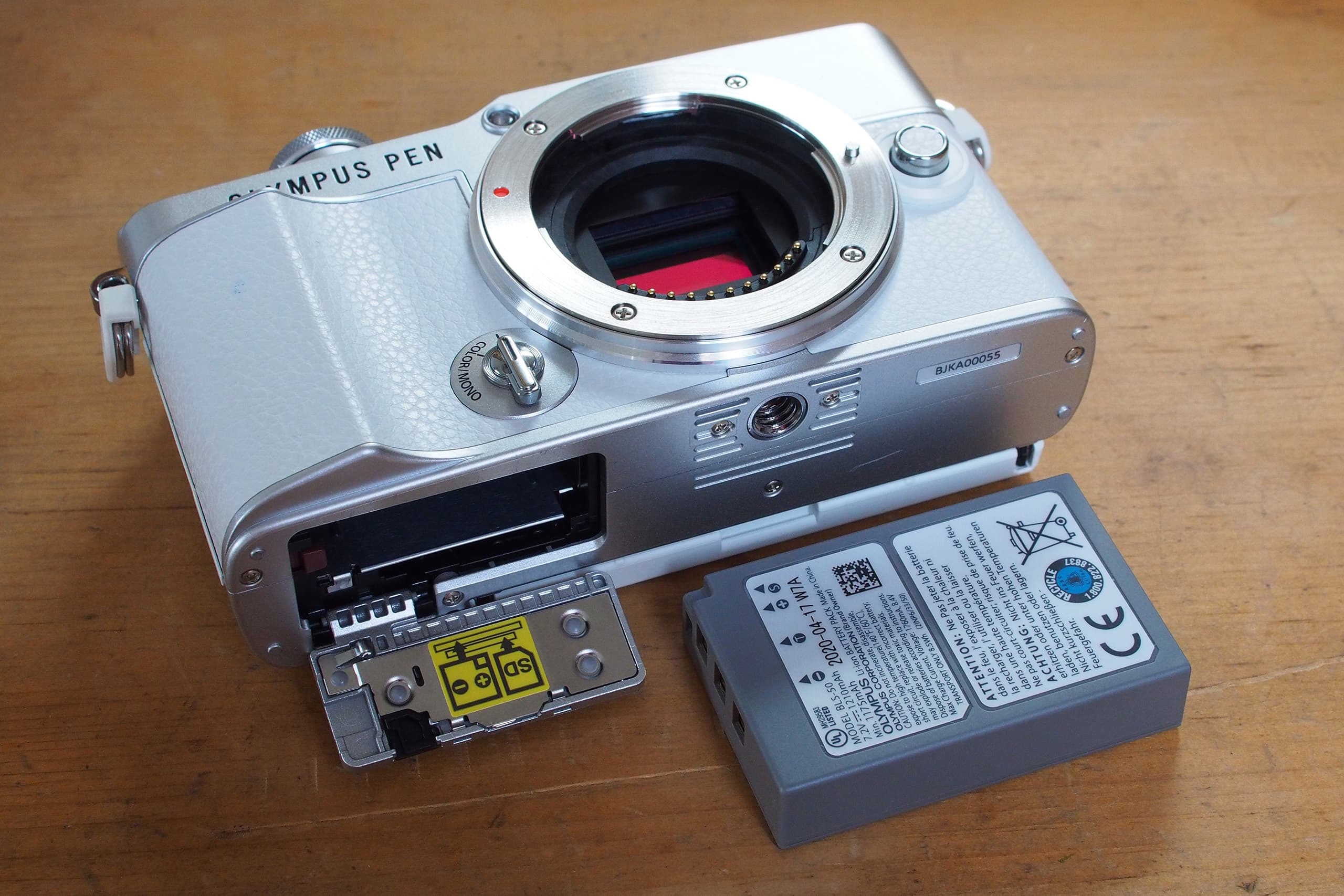Olympus PEN E-P7 BLS-50 battery and memory compartment