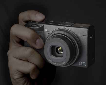 Ricoh GR IIIx In-hand
