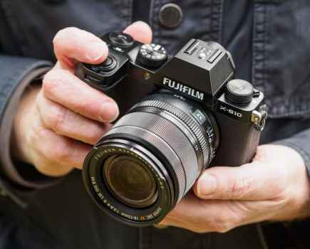 Best Fujifilm camera for budget conscious wedding photographers: Fujifilm X-S10 in hand (Andy Westlake)