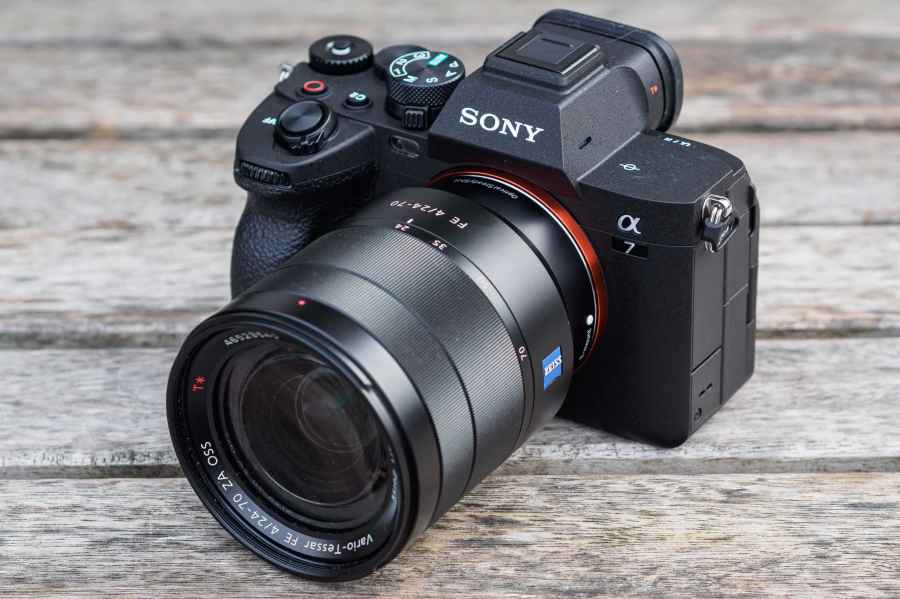 Sony A7 IV with FE 24-70mm F4 OSS ZA lens
