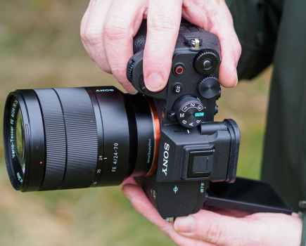 Sony A7 IV fully articulated screen