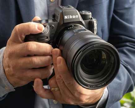 Nikon Z9 in hand