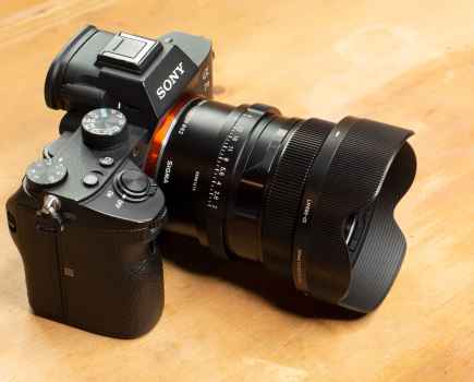 Sigma 24mm F2 DG DN I Lens on Sony A7