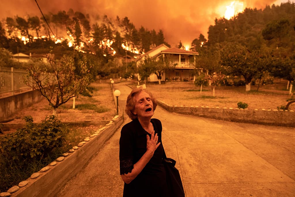 ‘Greece wildfire’ by Konstantinos Tsakalidis 2021