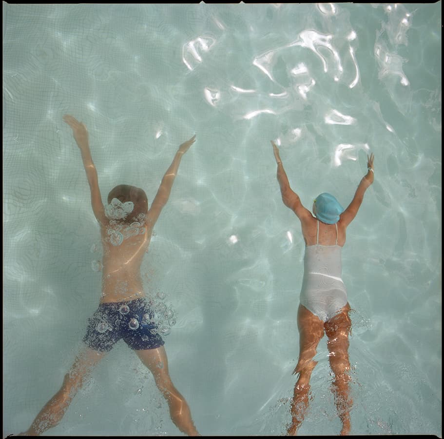 children swimming underwater