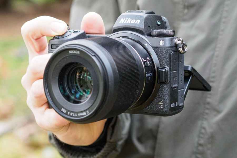 Nikon Z6 II in hand