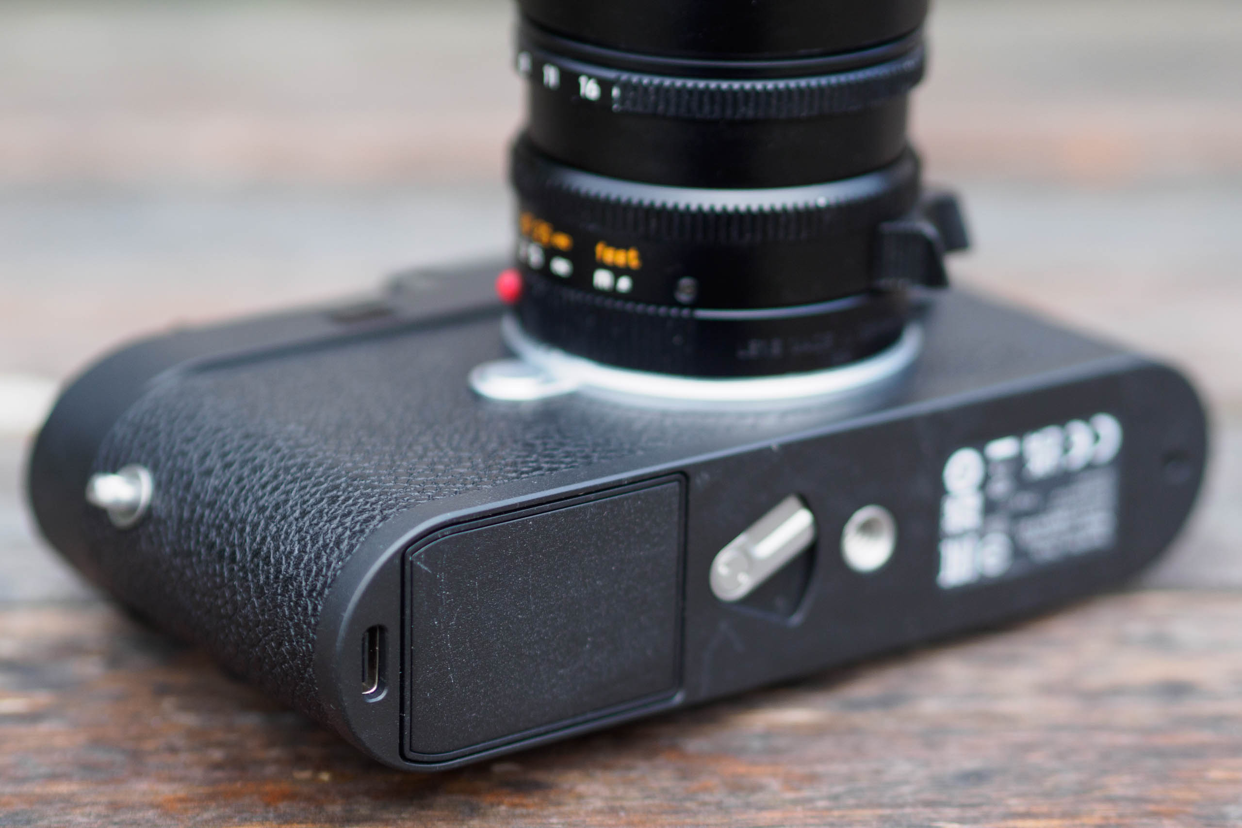 Leica M11 USB-C port