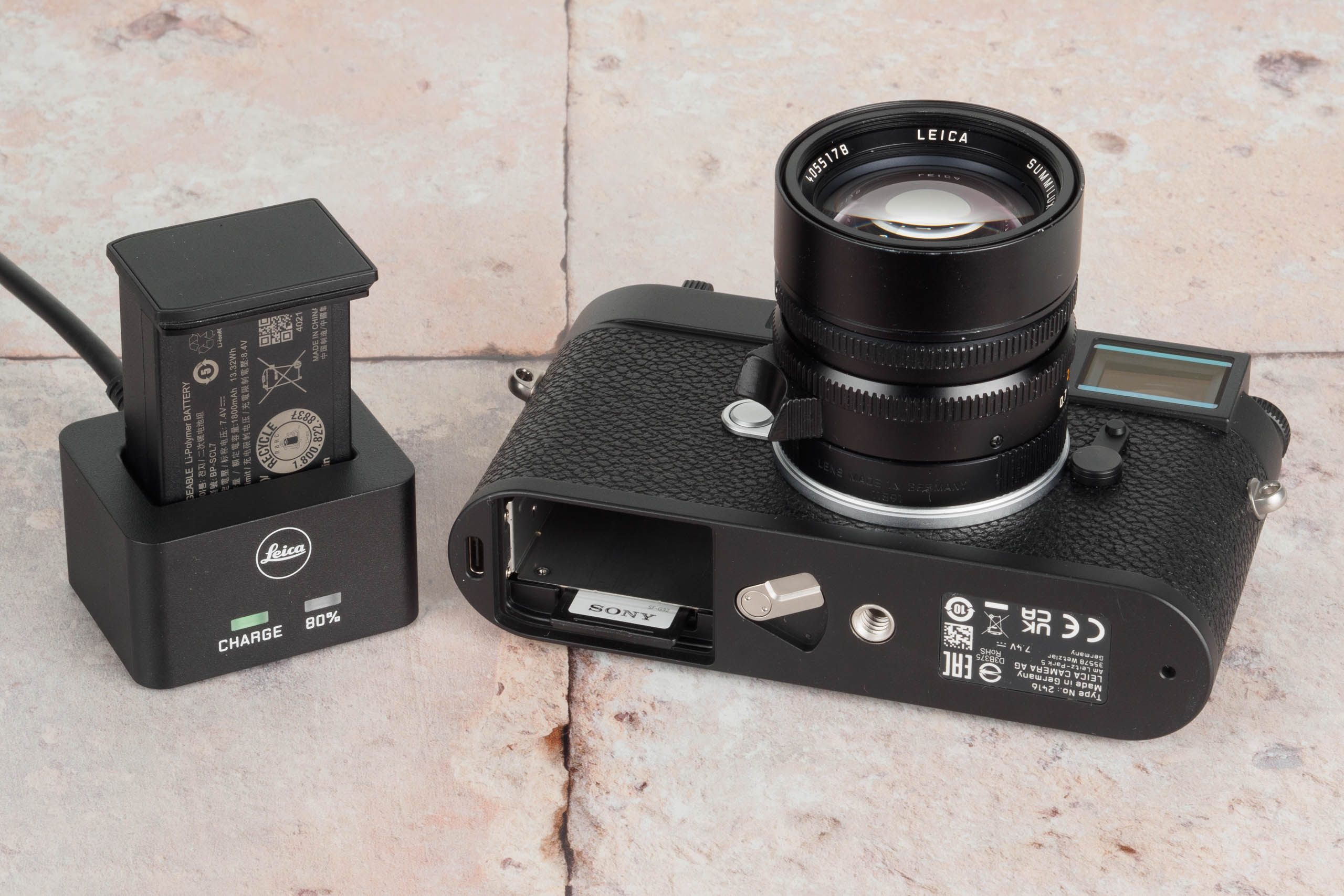 Leica M11 external battery charger