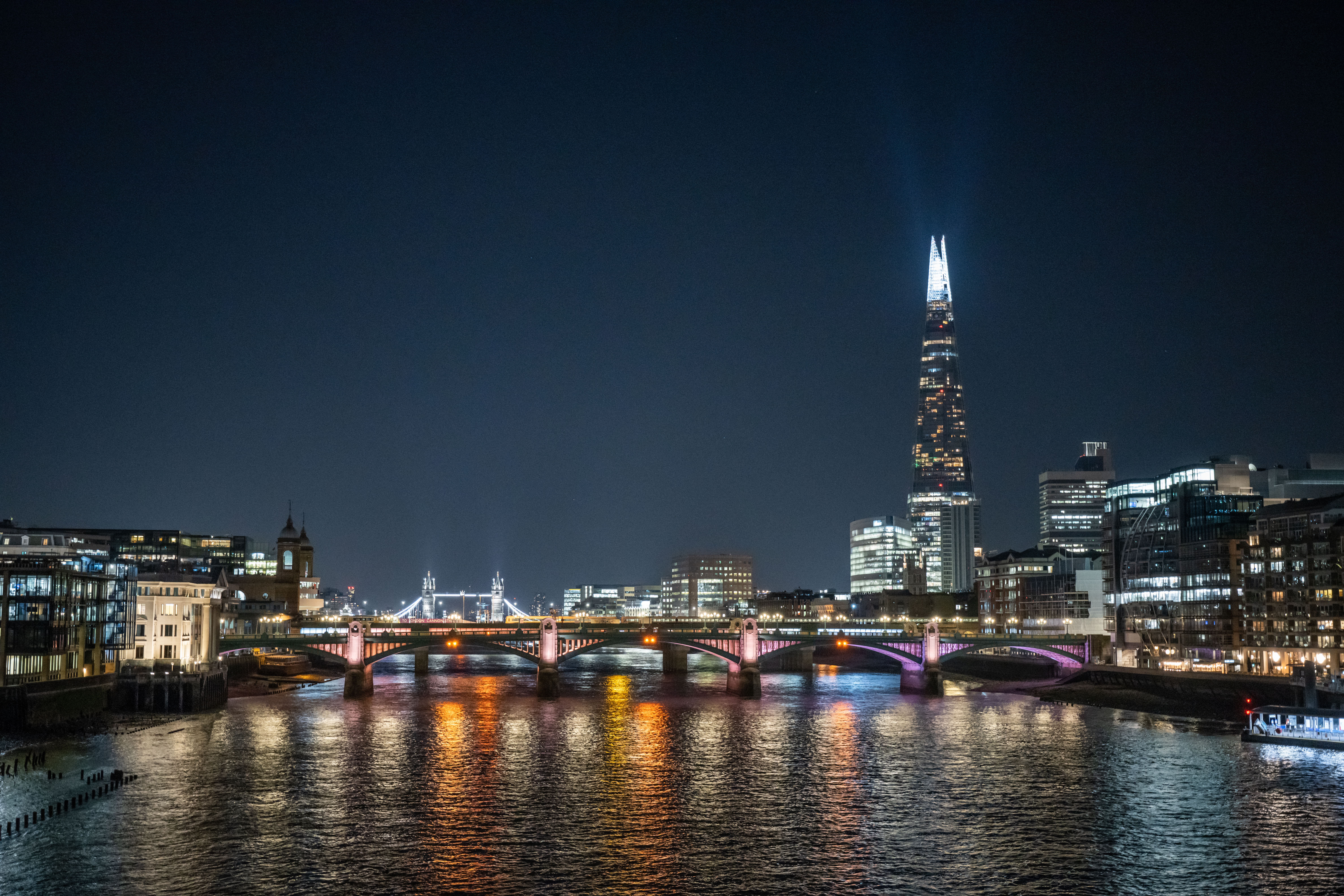 Sony FE 16-35mm F4 G London night scene sample image