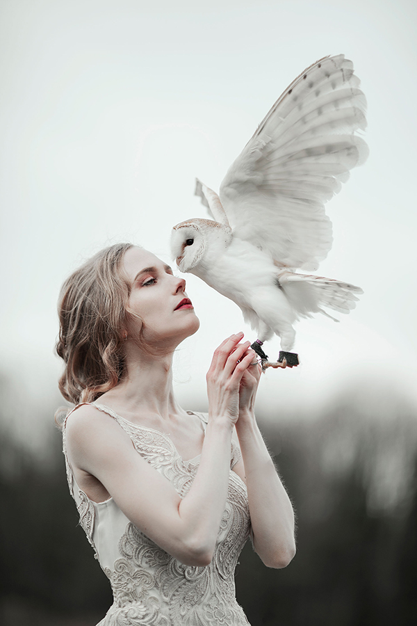 Girl with Owl. Canon EOS 5D Mark IV, 135mm lens, f/2, 1/800sec at f/2, ISO 125 fine art portrait