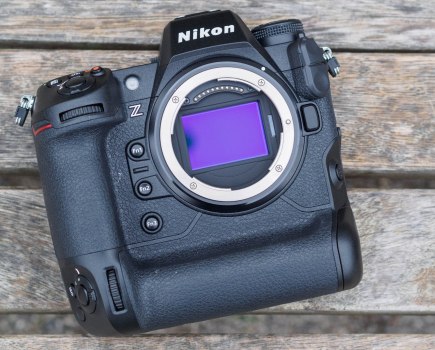Nikon Z9 stacked CMOS sensor