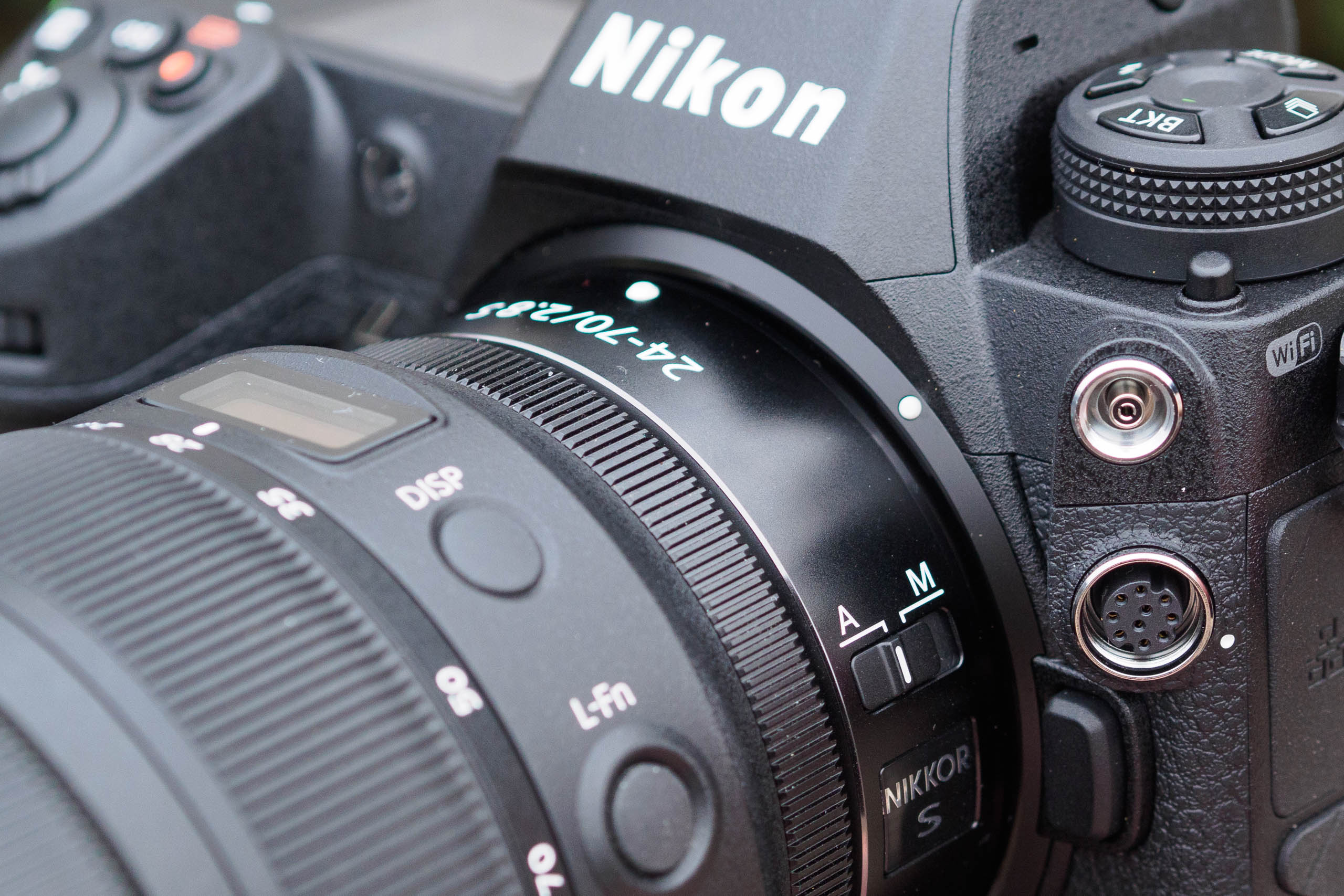 Nikon Z9 flash and remote port