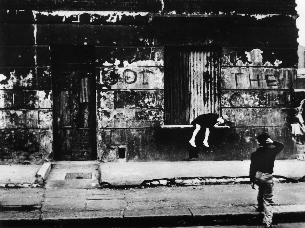 Roger Mayne, God Save the Queen, Hampden Crescent, Paddington, 1957. Image: © Roger Mayne Archive/Mary Evans Picture Library